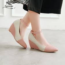 Tearing Shoes in Dreams: Meaning, Symbolism & Interpretations