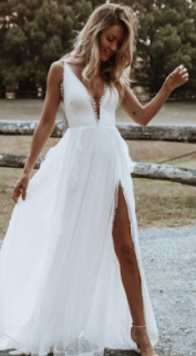 Looking at a Wedding Dress in a Dream: Meaning & Interpretation